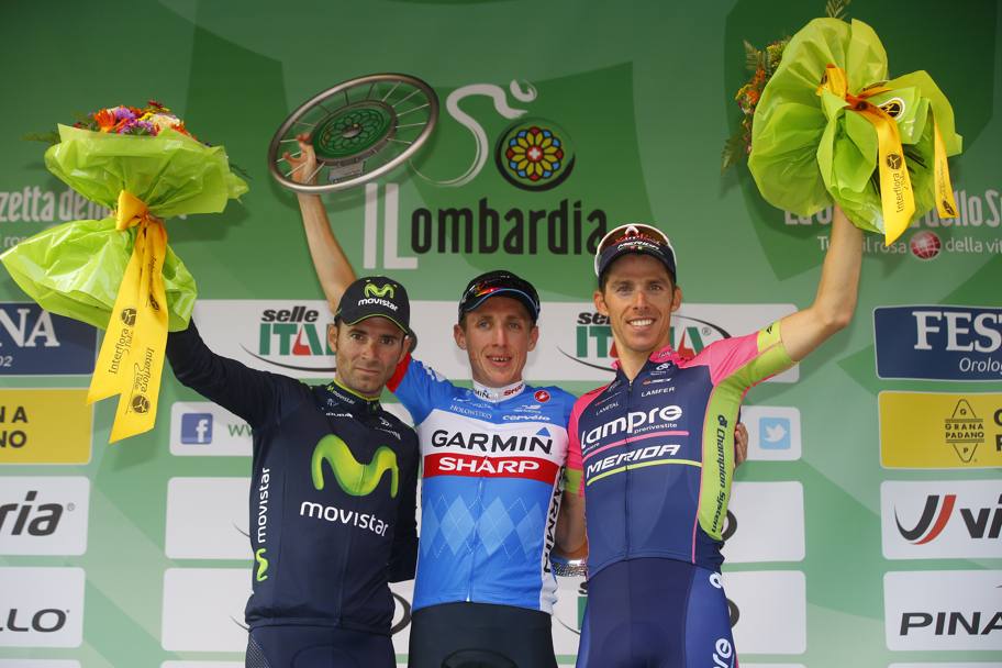Il podio del Lombardia: Alejandro Valverde (2), Daniel Martin (1) e Rui Costa (3). Bettini